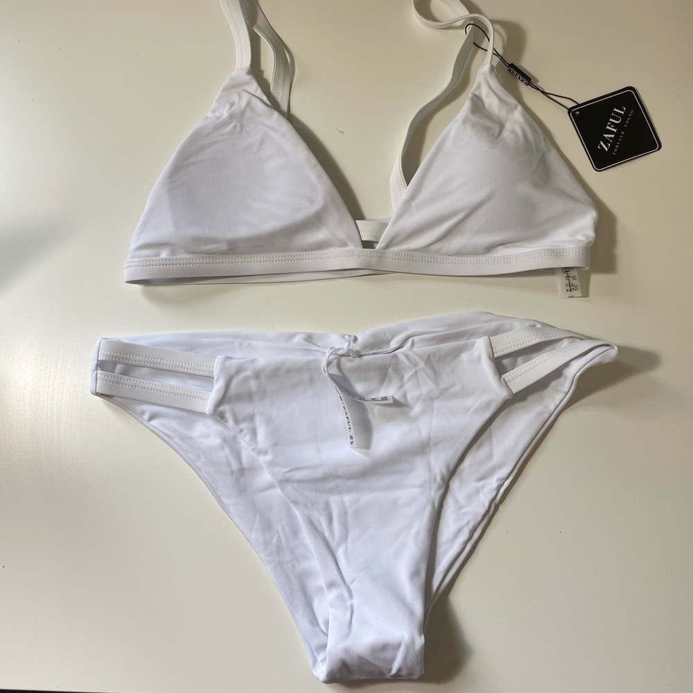 White bikini - Picture 1 of 1